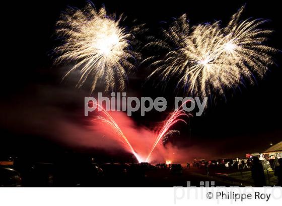 FEU D ARTIFICE , COURSE VTT LA MEDOCAINE, VIGNOBLE DE MARGAUX, MEDOC (00C02705.jpg)