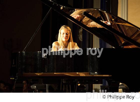 CONCERT CLAIRE MARIE LE GAY , OCTOBRE 2013,  BOURG ARTS ET VINS, GIRONDE. (00C02936.jpg)