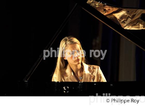CONCERT CLAIRE MARIE LE GAY , OCTOBRE 2013,  BOURG ARTS ET VINS, GIRONDE. (00C02938.jpg)
