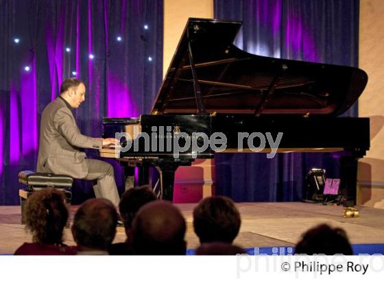 PASCAL GODART, PIANISTE,CONCERT BOURG , ARTS ET VINS, BOURG SUR GIRONDE. (00C03025.jpg)