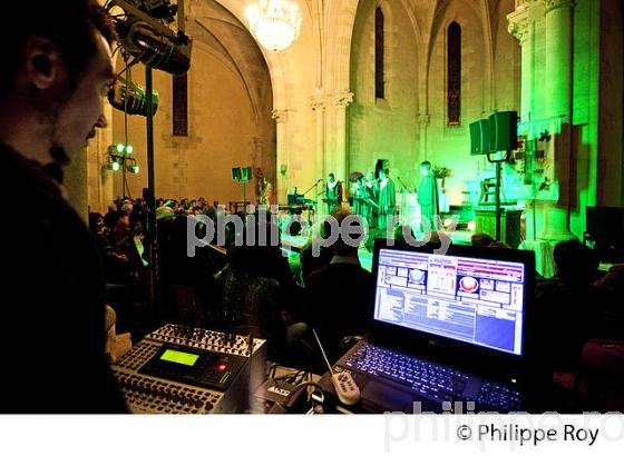 CONCERT GOSPEL EVENT , EGLISE D' ARSAC, MEDOC, GIRONDE, AQUITAINE. (00C03028.jpg)