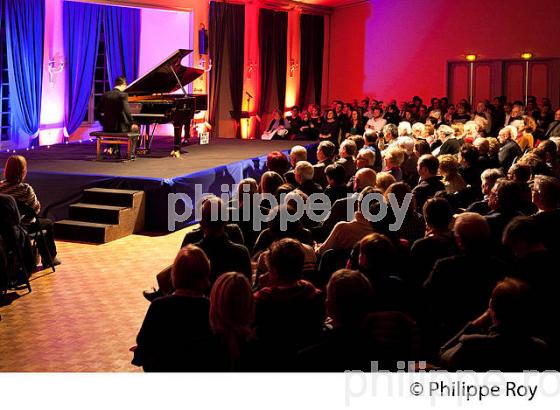 CONCERT DU PIANISTE  LOUIS SCHWIZGEBEL, PIANO,  BOURG ARTS ET VINS. (00C03528.jpg)