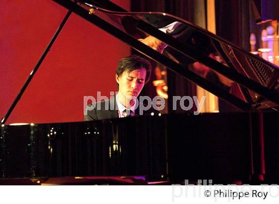 CONCERT DU PIANISTE  LOUIS SCHWIZGEBEL, PIANO,  BOURG ARTS ET VINS. (00C03531.jpg)