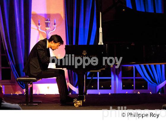 CONCERT DU PIANISTE  LOUIS SCHWIZGEBEL, PIANO,  BOURG ARTS ET VINS. (00C03536.jpg)