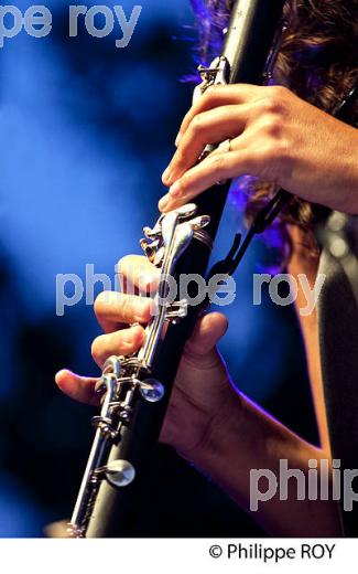 AURELIE TROPEZ, CLARINETTE, ANDERNOS JAZZ FESTIVAL, ANDERNOS-LES-BAINS, BASSIN D' ARCACHON, GIRONDE. (00C04130.jpg)