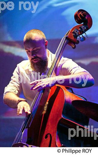 JONATHAN HEIDELINE, CONTREBASSE,  ANDERNOS JAZZ FESTIVAL,ANDERNOS LES BAINS,  BASSIN ARCACHON, GIRONDE. (00C04206.jpg)