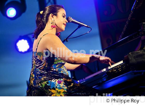 LA CHANTEUSE ET PIANISTE CHAMPIAN FULTON,  EN CONCERT,  ANDERNOS JAZZ FESTIVAL,  ANDERNOS-LES-BAINS, BASSIN D' ARCACHON, GIRONDE. (00C04339.jpg)