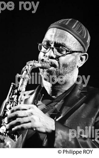 LE JAZZMAN  KENNY GARRETT, SAXOPHONISTE,  EN CONCERT,  ANDERNOS JAZZ FESTIVAL, ANDERNOS-LES-BAINS, BASSIN D' ARCACHON, GIRONDE. (00C04419.jpg)