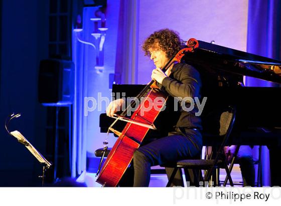 CONCERT, FRANCOIS SALQUE, VIOLONCELLE, BOURG-SUR-GIRONDE, GIRONDE. (00C04519.jpg)
