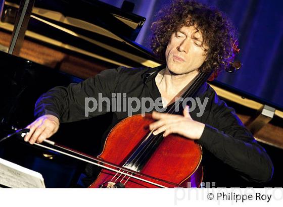 CONCERT, FRANCOIS SALQUE, VIOLONCELLE, BOURG-SUR-GIRONDE, GIRONDE. (00C04524.jpg)