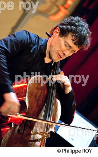 CONCERT DE FRANCOIS SALQUE VIOLONCELLISTE, BOURG ARTS ET VINS, GIRONDE. (00C04801.jpg)