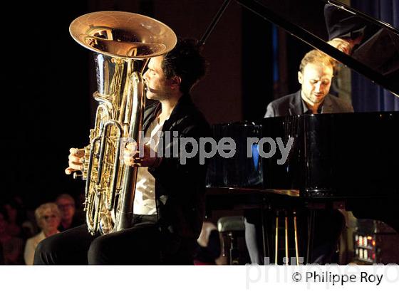 CONCERT, GUILLAUME VINCENT ET THOMAS LELEU,  BOURG ARTS ET VINS, GIRONDE. (00C05031.jpg)