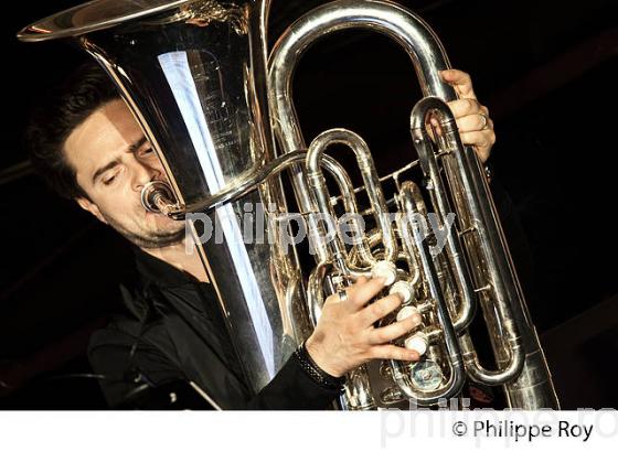 CONCERT, GUILLAUME VINCENT ET THOMAS LELEU,  BOURG ARTS ET VINS, GIRONDE. (00C05033.jpg)