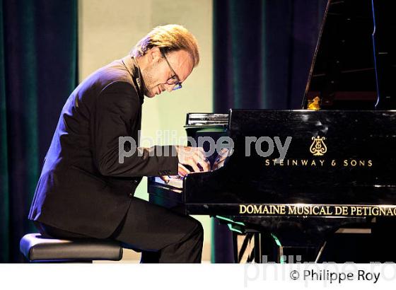 RECITAL DE GUILLAUME VINCENT , PIANO,  BOURG ARTS ET VINS, GIRONDE. (00C05125.jpg)