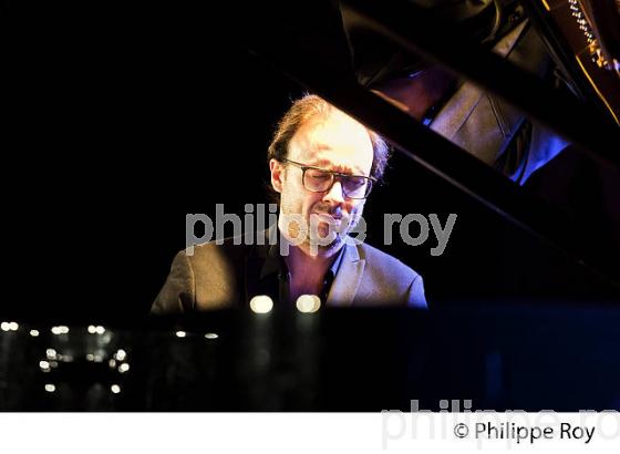 RECITAL DE GUILLAUME VINCENT , PIANO,  BOURG ARTS ET VINS, GIRONDE. (00C05127.jpg)