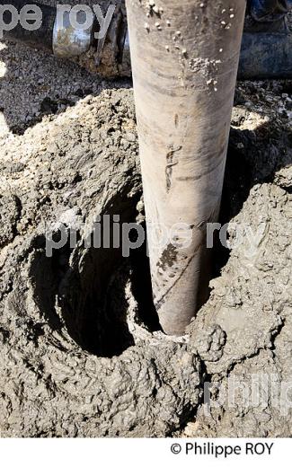 FONDATIONS, COLONNE BETON, CHANTIER GTS, GRUGES. (00E04239.jpg)