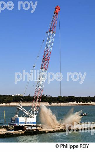 CHANTIER GTS, DIGUE DU PORT DE LA ROCHELLE. (00E04632.jpg)
