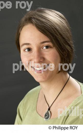 PORTRAIT D' UNE JEUNE FEMME (00P01504.jpg)