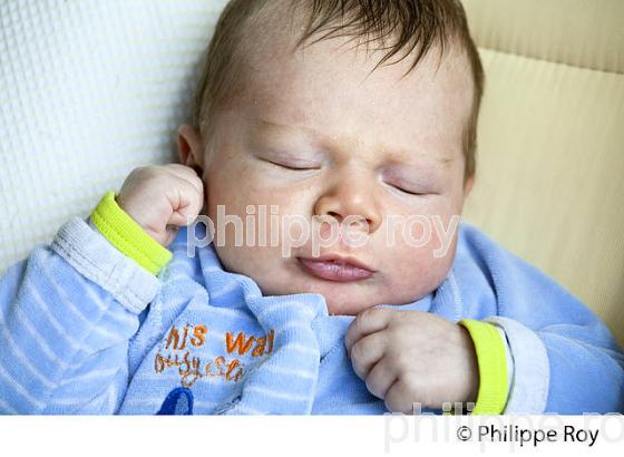 SOMMEIL DE BEBE, UN MOIS (00P02314.jpg)