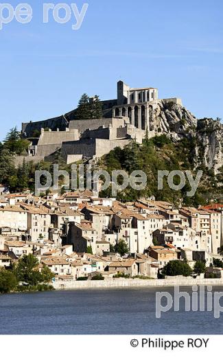 SISTERON, ALPES DE HAUTE PROVENCE, PROVENCE, FRANCE (04F00112.jpg)