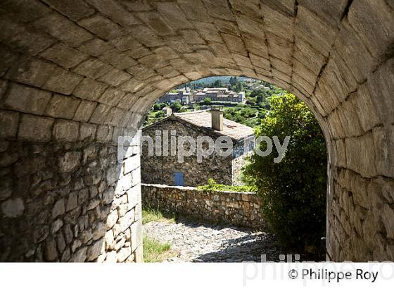 CHATEAU DE BANNE, VILLAGE FORIFIE DE BANNE, VALLEE DU CHASSEZAC, BAS-VIVARAIS, ARDECHE. (07F00231.jpg)
