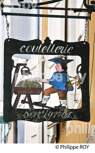 ENSEIGNE, COUTELLERIE SAVIGNAC, VILLE DE FOIX, ARIEGE. (09F01030.jpg)