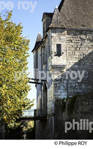 LE CHATEAU DE CHALAIS,  CHARENTE. (16F00907.jpg)