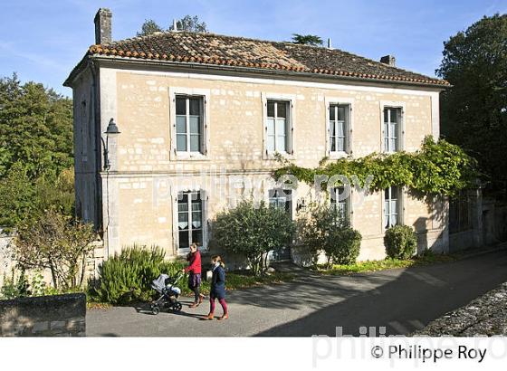 LE VILLAGE FORTIFIE DE TORSAC,  CHARENTE. (16F01123.jpg)