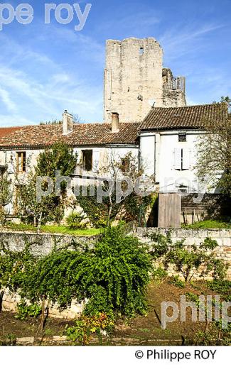 LE VILLAGE MEDIEVAL  DE  MARTHON, CHARENTE. (16F01206.jpg)