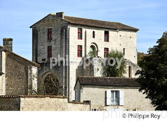 LE VILLAGE MEDIEVAL  DE  MARTHON, CHARENTE. (16F01225.jpg)