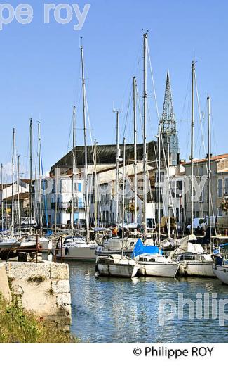 PORT DE MARANS ET SEVRE NIORTAISE, MARAIS POITEVIN, CHARENTE MARITIME. (17F07818.jpg)