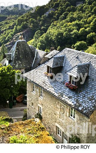 LE VILLAGE  DE GIMEL LES CASCADES ET GORGES DE  LA MONTANE, VALLEE DE LA  CORREZE, BAS-LIMOUSIN. (19F00738.jpg)