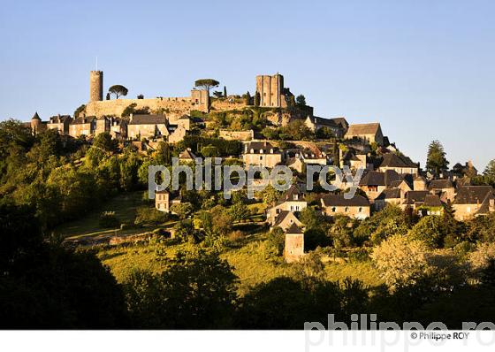 VILLAGE PERCHE   DE TURENNE,  VALLEE DE LA TOURMENTE, CORREZE, LIMOUSIN. (19F02907.jpg)