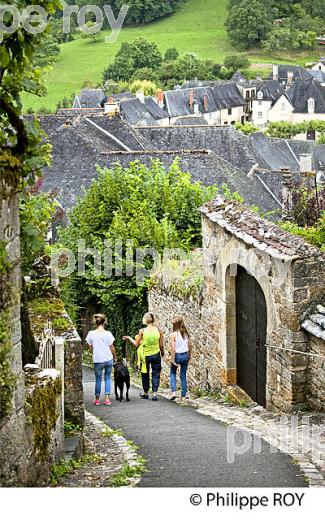 VILLAGE PERCHE   DE TURENNE,  VALLEE DE LA TOURMENTE, CORREZE, LIMOUSIN. (19F02938.jpg)