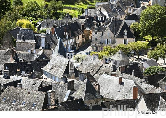 VILLAGE PERCHE   DE TURENNE,  VALLEE DE LA TOURMENTE, CORREZE, LIMOUSIN. (19F03006.jpg)