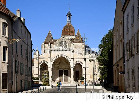 COLLEGIALE NOTRE DAME,  BEAUNE, COTE D' OR , BOURGOGNE. (21F01339.jpg)