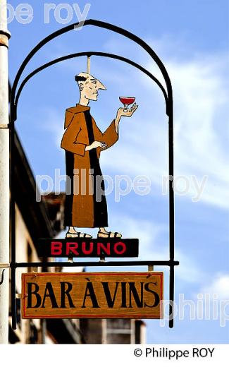 ENSEIGNE DE BAR A VIN,  VILLE DE DIJON, COTE D' OR, BOURGOGNE. (21F02915.jpg)