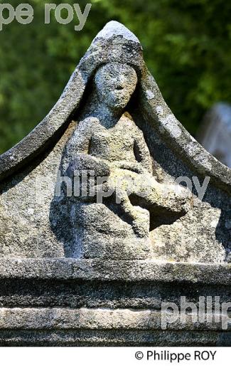 SCULPTURE SUR GRANIT, LES MACONS DE LA CREUSE, GENTIOUX, CREUSE, LIMOUSIN. (23F00337.jpg)