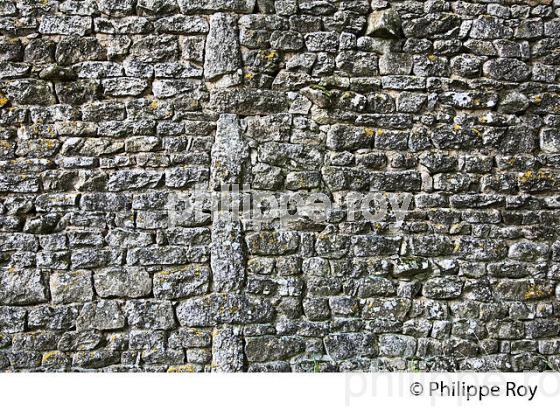MUR EN GRANIT, LES MACONS DE LA CREUSE, GENTIOUX, CREUSE, LIMOUSIN. (23F02015.jpg)
