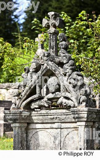 SCULPTURE SUR GRANIT, LES MACONS DE LA CREUSE, GENTIOUX, CREUSE, LIMOUSIN. (23F02028.jpg)