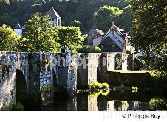 VILLAGE DE MOUTIER D'AHUN,  CREUSE, LIMOUSIN. (23F02219.jpg)