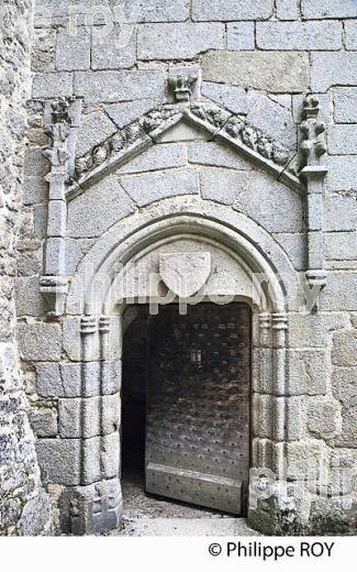 CHATEAU DE VILLEMONTEIX,  VALLEE DE LA CREUSE, LIMOUSIN. (23F02418.jpg)