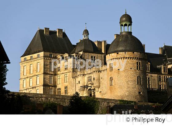 CHATEAU DE HAUTEFORT, VALLEE DE L' AUVEZERE, PERIGORD NOIR, DORDOGNE. (24F01238.jpg)