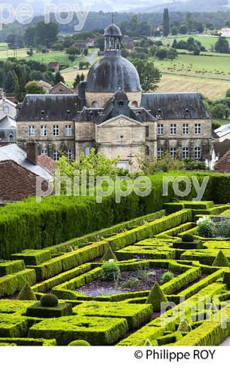 CHATEAU DE HAUTEFORT, VALLEE DE L' AUVEZERE, PERIGORD NOIR, DORDOGNE. (24F01304.jpg)