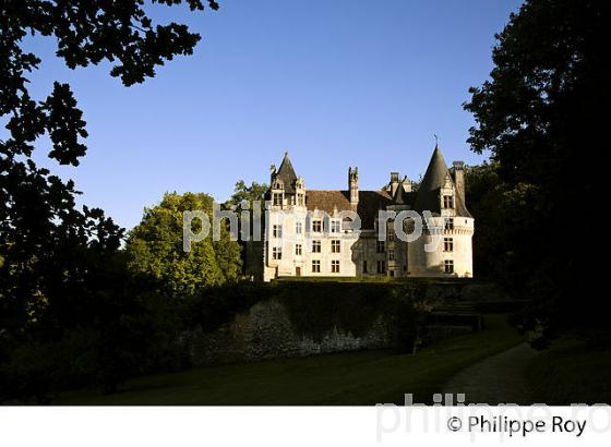CHATEAU DE PUYGUILHEM,  VILLARS, PERIGORD VERT, DORDOGNE, FRANCE. (24F01938.jpg)