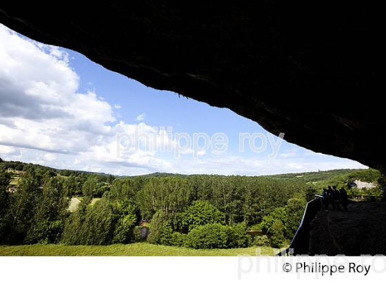 HABITAT TROGLODYTIQUE, ROQUE SAINT CHRISTOPHE, VALLEE DE LA VEZERE, PERIGORD NOIR. (24F03005.jpg)