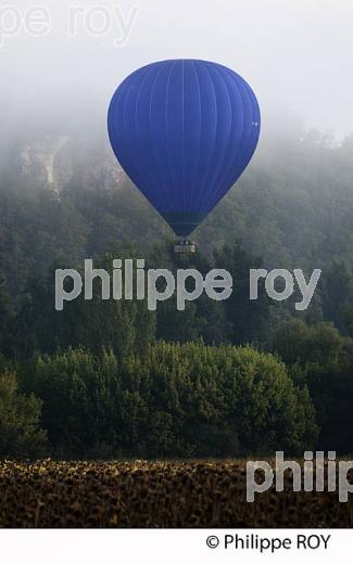 MONTGOLFIERE DANS LA VALLEE DE LA DORDOGNE, PERIGORD NOIR, FRANCE (24F04306.jpg)
