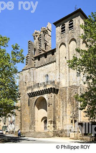 ABBAYE DE SAINT AVIT SENIEUR, VILLAGE FORTIFIE DE SAINT-AVIT-SENIEUR, PERIGORD POURPRE, DORDOGNE. (24F06401.jpg)