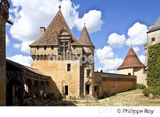 CHATEAU DE BIRON, PERIGORD POURPRE, DORDOGNE. (24F07638.jpg)