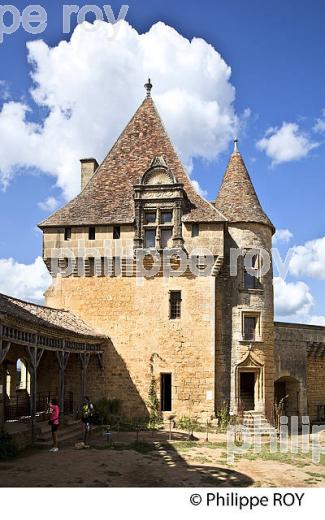 CHATEAU DE BIRON, PERIGORD POURPRE, DORDOGNE. (24F07639.jpg)